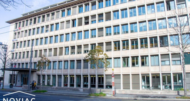 Splendide bureau à Lausanne, dans un bâtiment emblématique  image 1