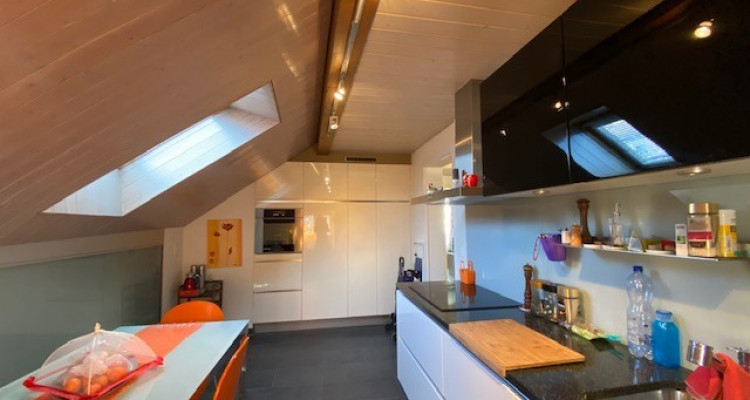 Charmant et spacieux appartement en duplex  image 2