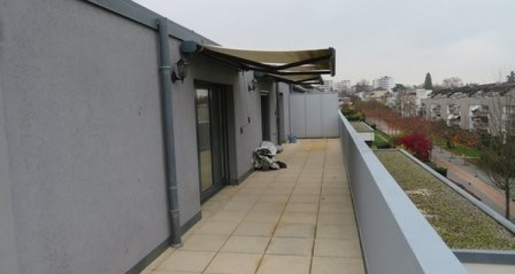 Attique de 156 m2 avec terrasses de 105 m2 au calme a Versoix image 4