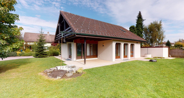 Schmuckes Einfamilienhaus mit wunderschönem Garten image 1