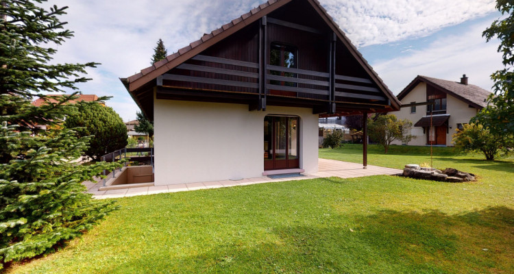 Schmuckes Einfamilienhaus mit wunderschönem Garten image 2