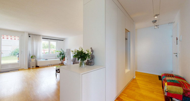 Grosszügige 4.5 Zi.-Wohnung mit Terrasse und Gartenanschluss image 3