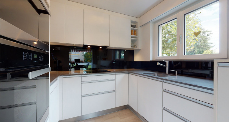 Grosszügige 4.5 Zi.-Wohnung mit Terrasse und Gartenanschluss image 1