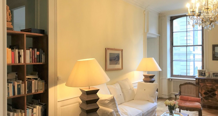 Très bel appartement dans la Prestigieuse rue des Granges image 3