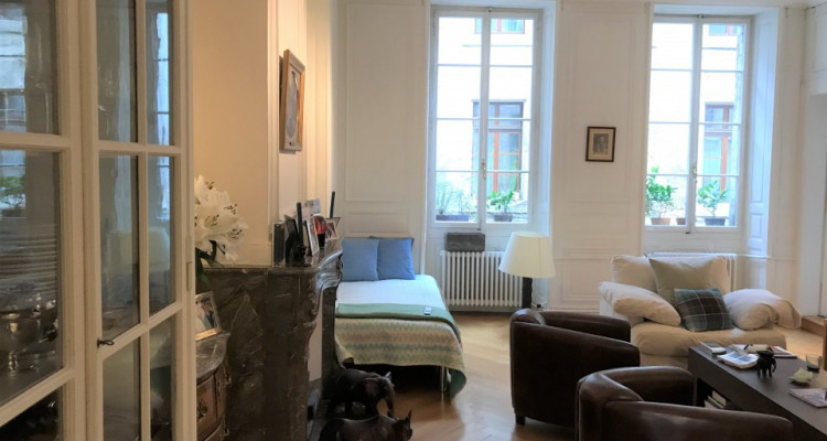 Très bel appartement dans la Prestigieuse rue des Granges image 4