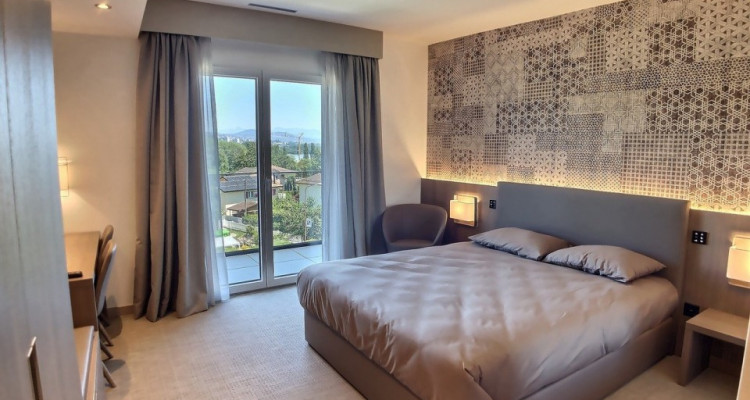 Magnifique studio à louer // Rez avec terrasse / St-Sulpice image 4