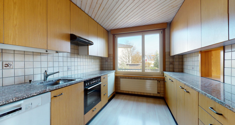 Eckreihenhaus zentral in Muttenz - grosse Garten- und Aussenfläche image 5