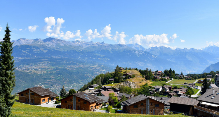 Joli duplex 3.5 pièces avec vue panoramique sur le village de Nax et les Alpes Bernoises image 1
