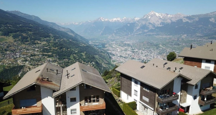 Joli duplex 3.5 pièces avec vue panoramique sur le village de Nax et les Alpes Bernoises image 2