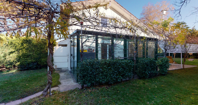 Proche du collège de Candolle image 1