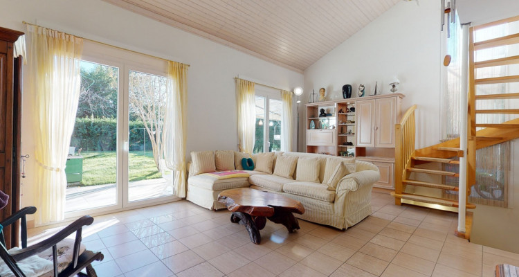 Proche du collège de Candolle image 2