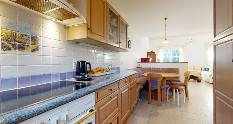 Proche du collège de Candolle image 6