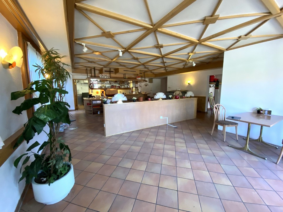 RESTAURANT IM HERZEN VON WILER MIT UMNUTZUNGSMÖGLICHKEIT 130 m2 à Wiler