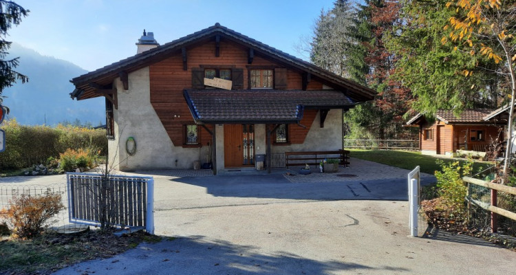 Splendide chalet de 340 m2 à La Frasse image 1