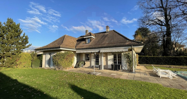 Belle maison individuelle de 6 pièces avec un grand jardin et piscine image 1