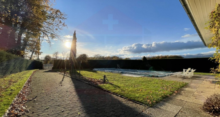 Belle maison individuelle de 6 pièces avec un grand jardin et piscine image 2