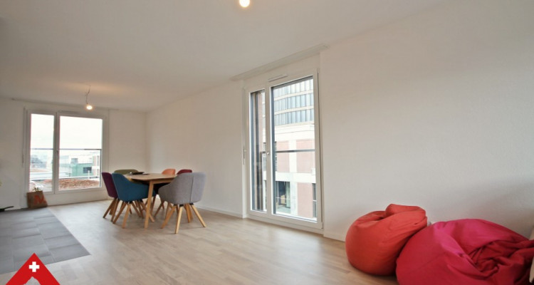 Visite 3D // Superbe appartement 2,5 p / 1 chambre / SDB / Balcon  image 3