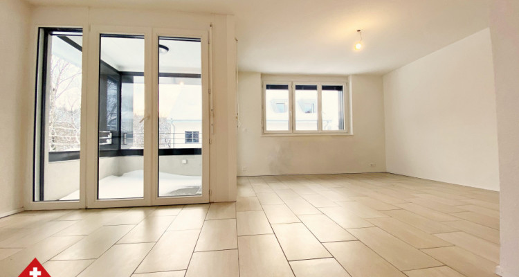 VISITE 3D / Superbe appartement 3.5p / 2 ch / SDB / Balcon et vue lac image 2