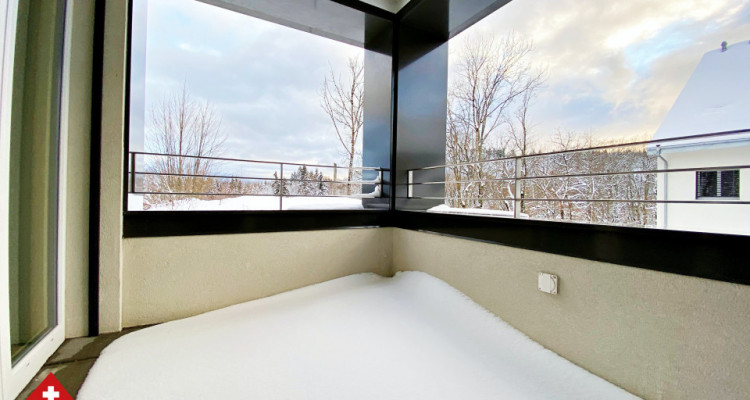 VISITE 3D / Superbe appartement 3.5p / 2 ch / SDB / Balcon et vue lac image 8