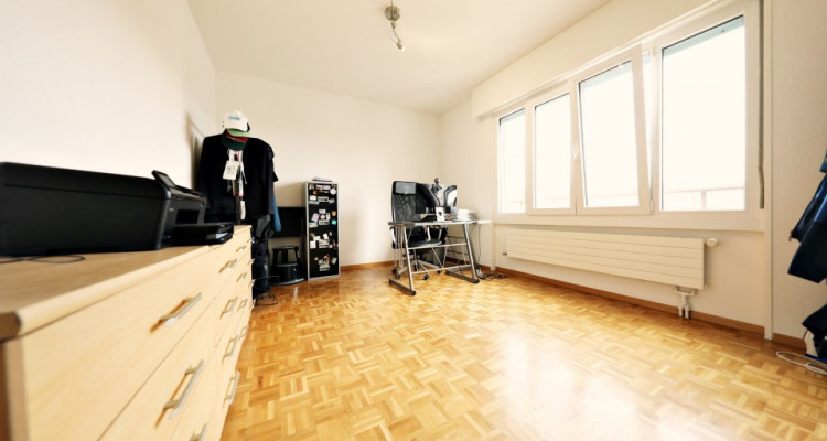 VISITE 3D / Bel appartement 4.5 p / 3 chambres / SDB / balcon avec vue image 3