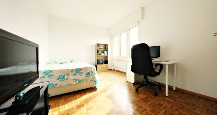 VISITE 3D / Bel appartement 4.5 p / 3 chambres / SDB / balcon avec vue image 4