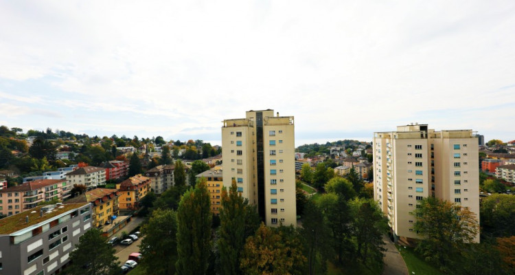 VISITE 3D / Bel appartement 4.5 p / 3 chambres / SDB / balcon avec vue image 8