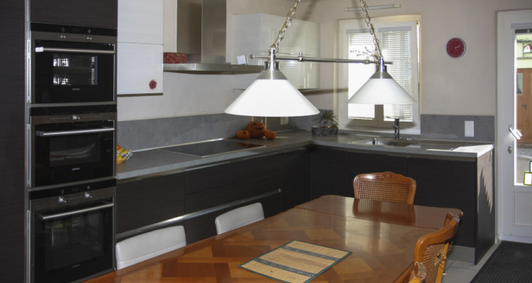 Maison villageoise de 2 appartements à Concise image 6