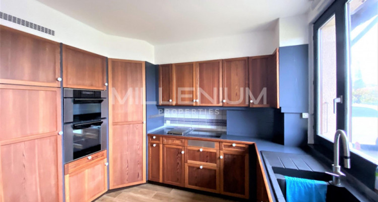 Belle maison mitoyenne de 7P dans le charmant village de Collex- Bossy. image 12