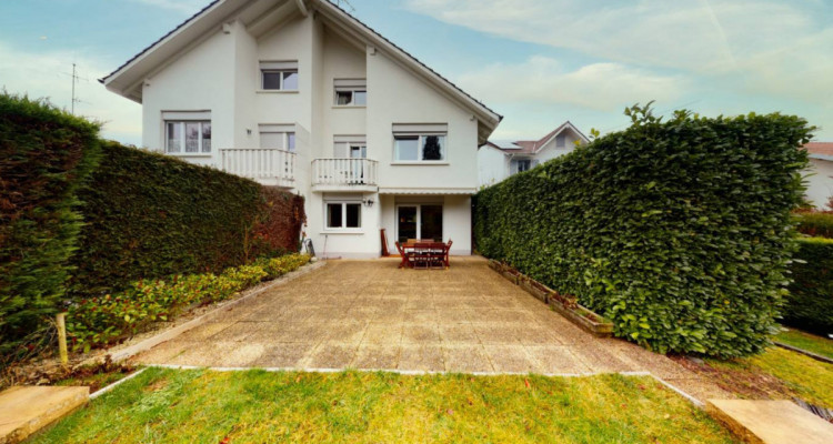 Face au parc Navazza-Oltramare image 1