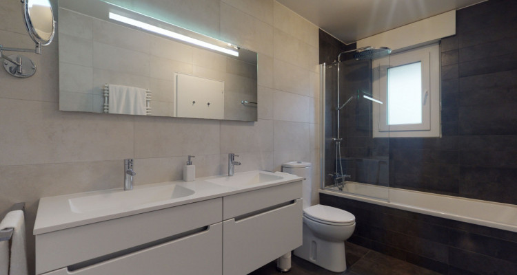 Face au parc Navazza-Oltramare image 8