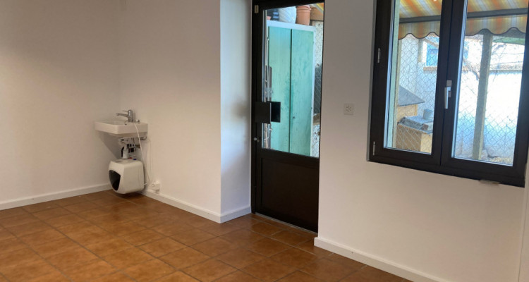 A louer bureau denv. 30m2 au centre de La Tour-de-Peilz image 2