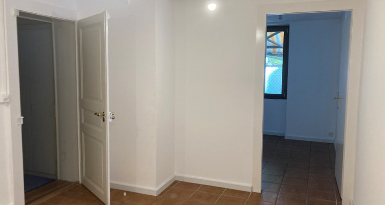 A louer bureau denv. 30m2 au centre de La Tour-de-Peilz image 3