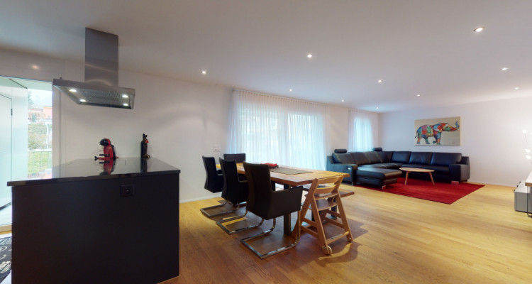 Moderne und praktische 4.5 Zimmer Wohnung mit grossem Balkon image 1