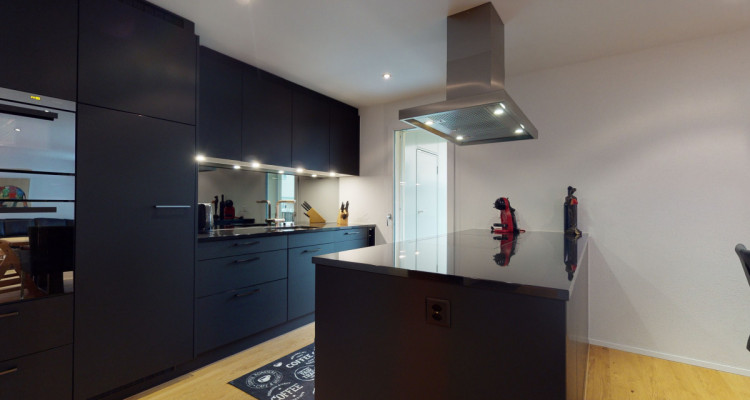 Moderne und praktische 4.5 Zimmer Wohnung mit grossem Balkon image 2