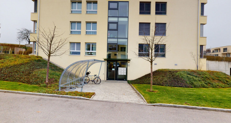 Moderne und praktische 4.5 Zimmer Wohnung mit grossem Balkon image 6