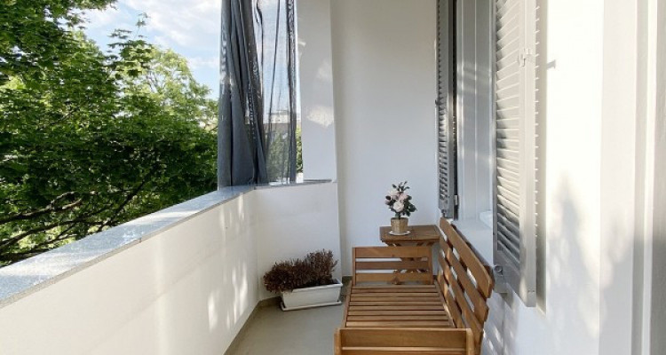 Living with a view, a large balcony and renovated old building charm image 1