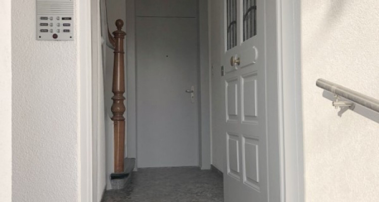 Living with a view, a large balcony and renovated old building charm image 9