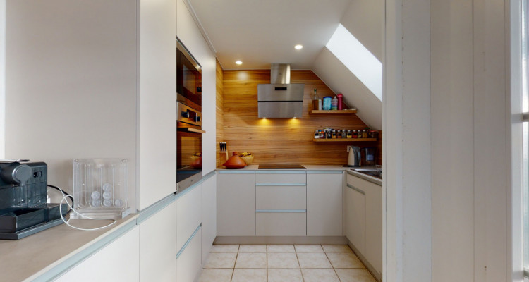Stilvolle Maisonette-Duplex Wohnung mit renovierter Küche und Bad image 4