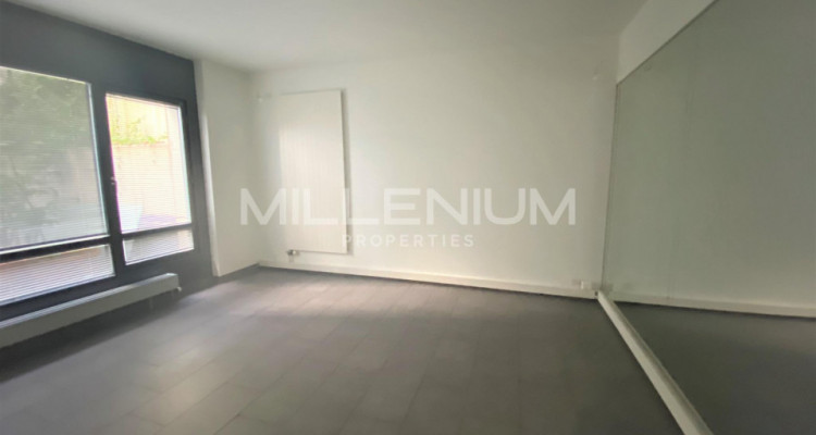 Bureau moderne de 4P aux Eaux Vives. image 7