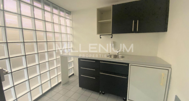 Bureau moderne de 4P aux Eaux Vives. image 9