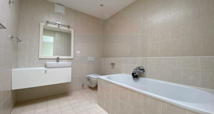 Maison contemporaine de 7.5 pièces proche du centre de Vésenaz image 12