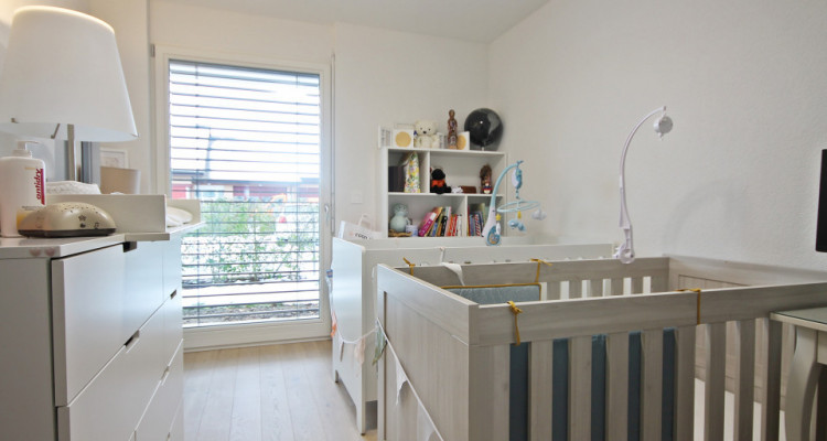 Magnifique rez-de-jardin 3,5p / 2 chambres / jardin et terrasse image 3