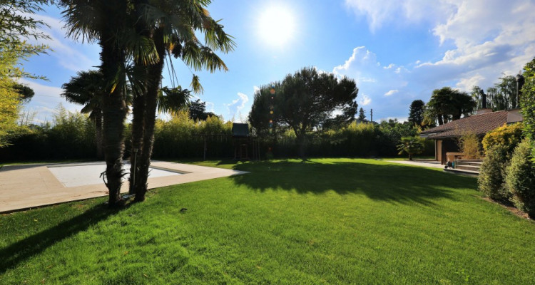 Magnifique maison - Grand jardin - Piscine - 2 garages image 2