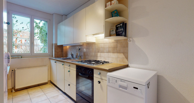 Mehrfamilienhaus mit drei Wohneinheiten im beliebten Kirchenfeld image 3