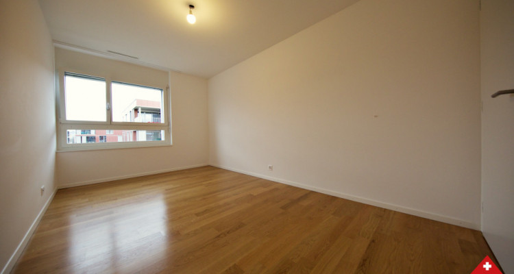 VISITE 3D / Superbe appartement 3.5 p / 2 chambres / 2 SDB / Balcon  image 3