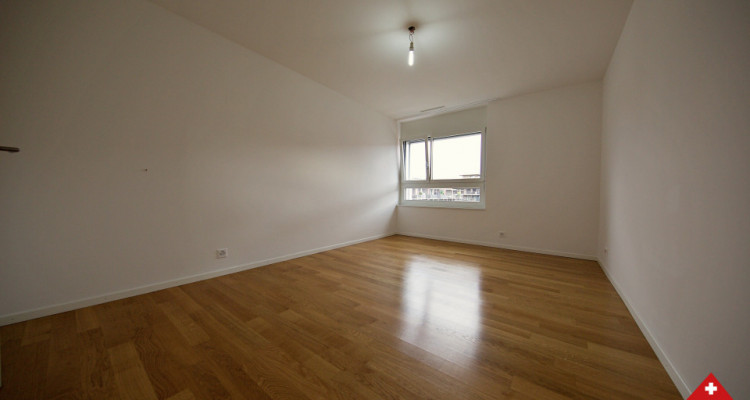 VISITE 3D / Superbe appartement 3.5 p / 2 chambres / 2 SDB / Balcon  image 5