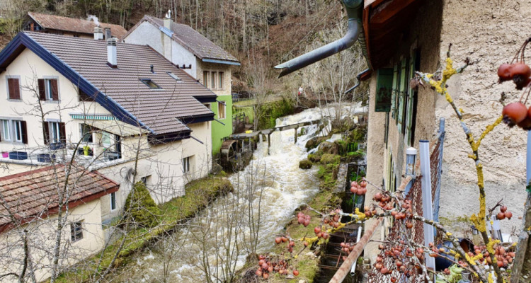A vendre à Noiraigue (NE), magnifique maison villageoise de 3 appartements image 1