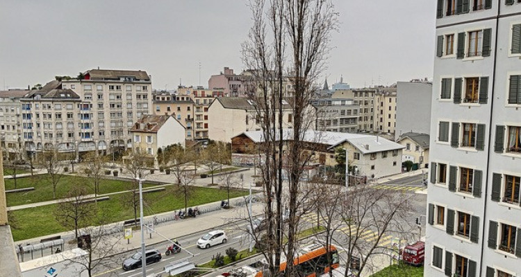 Studio très lumineux au 5ème étage avec ascenseur image 1