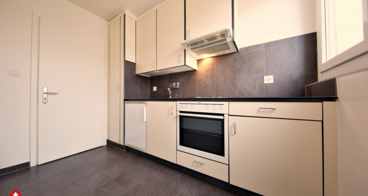 Charmant appartement de 3 pièces / 2 chambres / 1 balcon  image 1