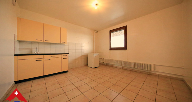Bel appartement 3.5 p / 2 chambres / Cuisine / SDB image 4